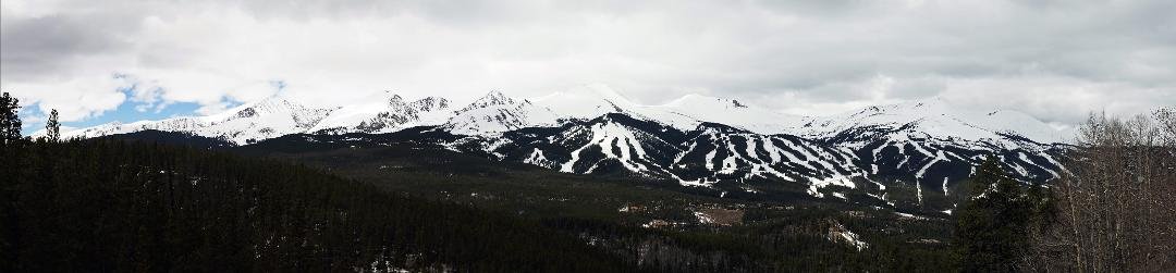 When Donna, Jim and Pamela Graves skied Breckenridge with us in the mid 70's, there was only one "peak" to ski on (Peak 8). Now they have peaks 6,7,8,9, and 10! Hard to recognize from our visit 40 years ago.