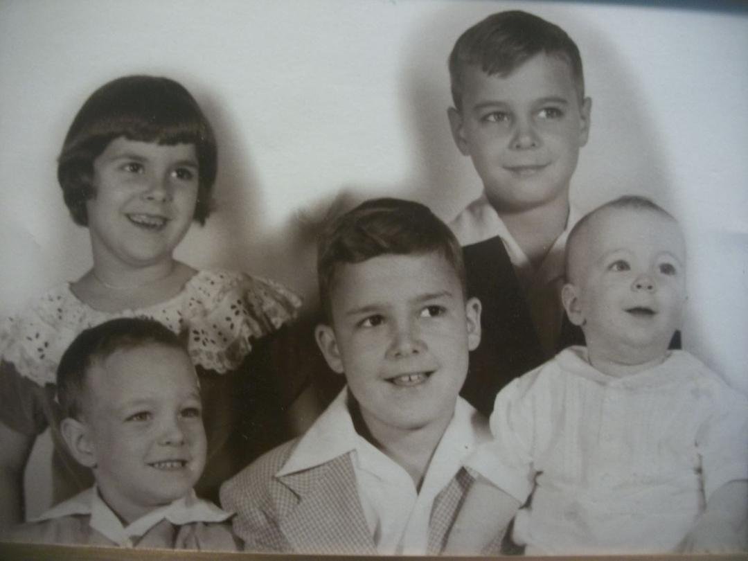 Mama had her hands full with us 5. School, homework, meals, helping Daddy, shopping, sewing, household chores and managing the family. Nowadays one or two children seem to be all a woman can handle. How did that generation