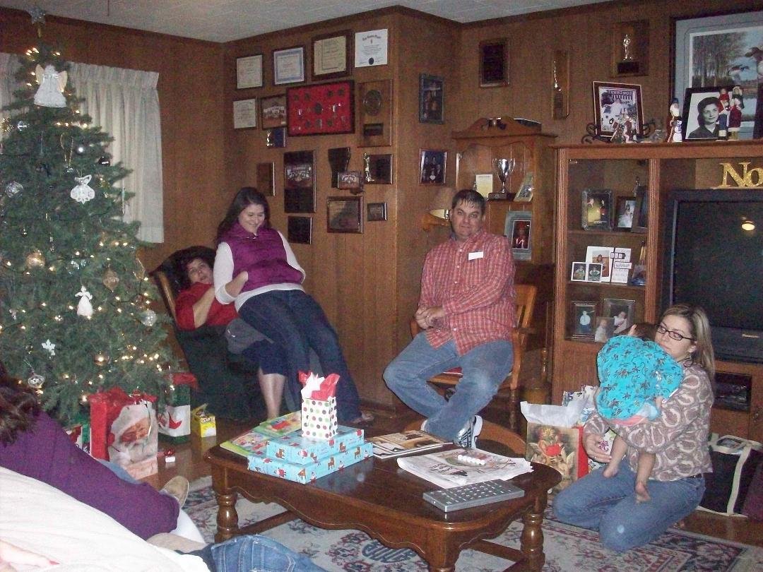 100_1107.jpg Lisa, Bethany, Kenny, Rhyan andv Lindsey.