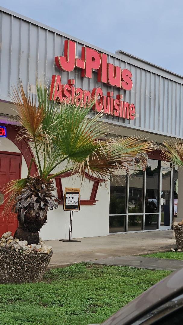 Just ate lunch here. Great food and service