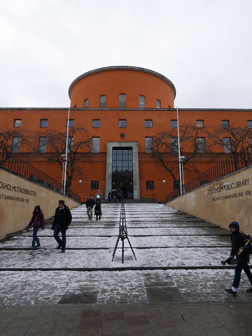 Asplund Library in Stockholm. Nice to see the architect's name featured along the entry!