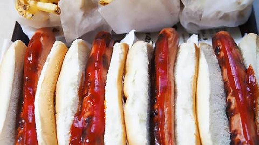 BUFFALO, N.Y. (WKBW) — Ted's Hot Dogs is ready to get you over hump day with a taste of summer.
Break open your piggy bank, on Wednesday, February 20th, the famous dog house is offering 92-cent hot dogs.
It's their 92nd a