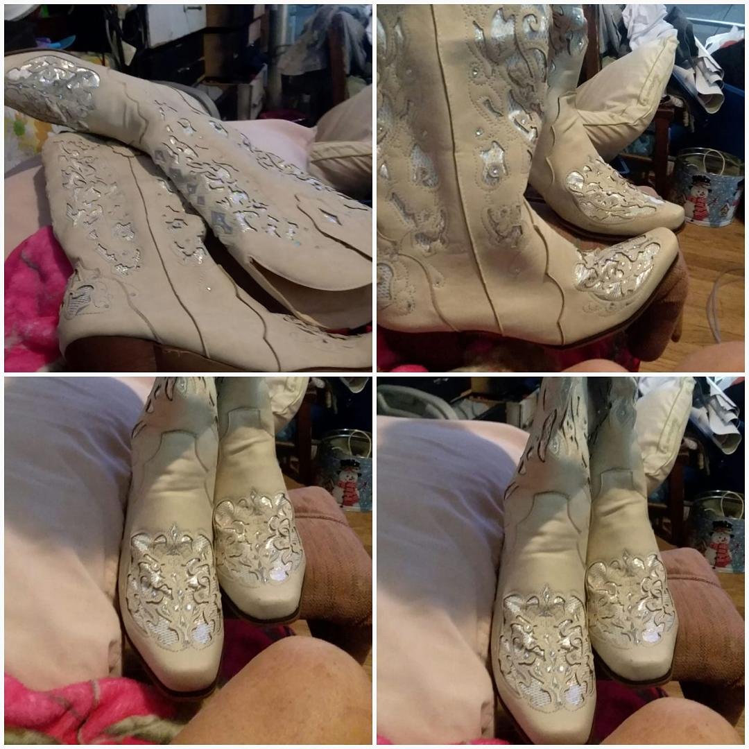 Size 8 women's boot. Paid $70. Make an offer. I'm selling for a friend. Can pm her at Pam Lopez.