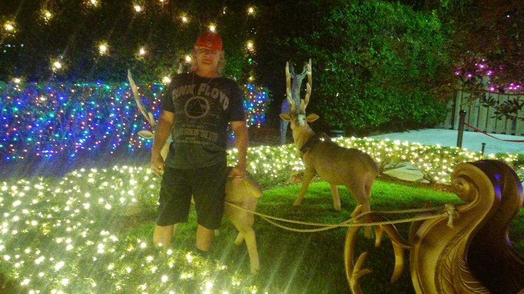 Just wanted to wish all my Friends and family across the world A day Late And Never A Dollar Short A very Merry Christmas.