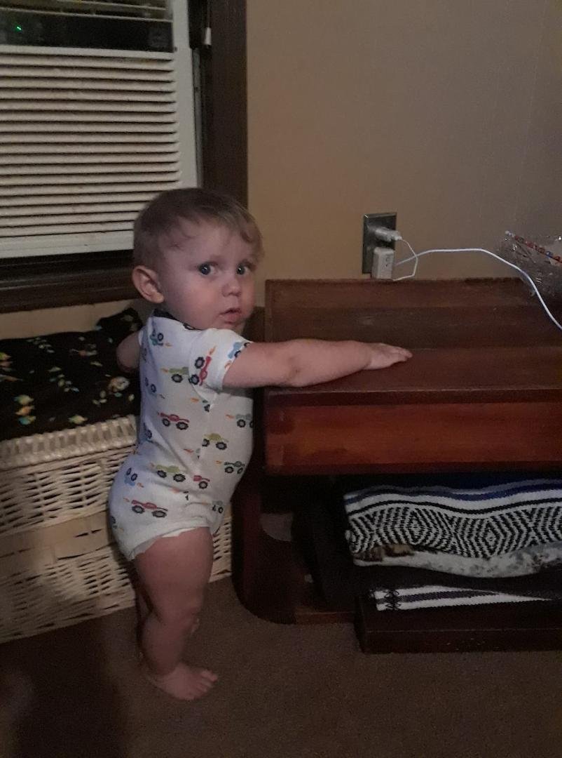Late poste but we got someone crawling and now pulling up. Please stop 😭😭😭😭