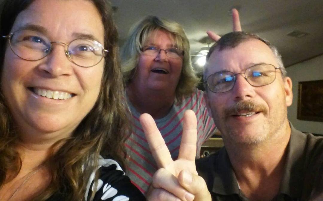 Donna Revers' album, Mobile Uploads