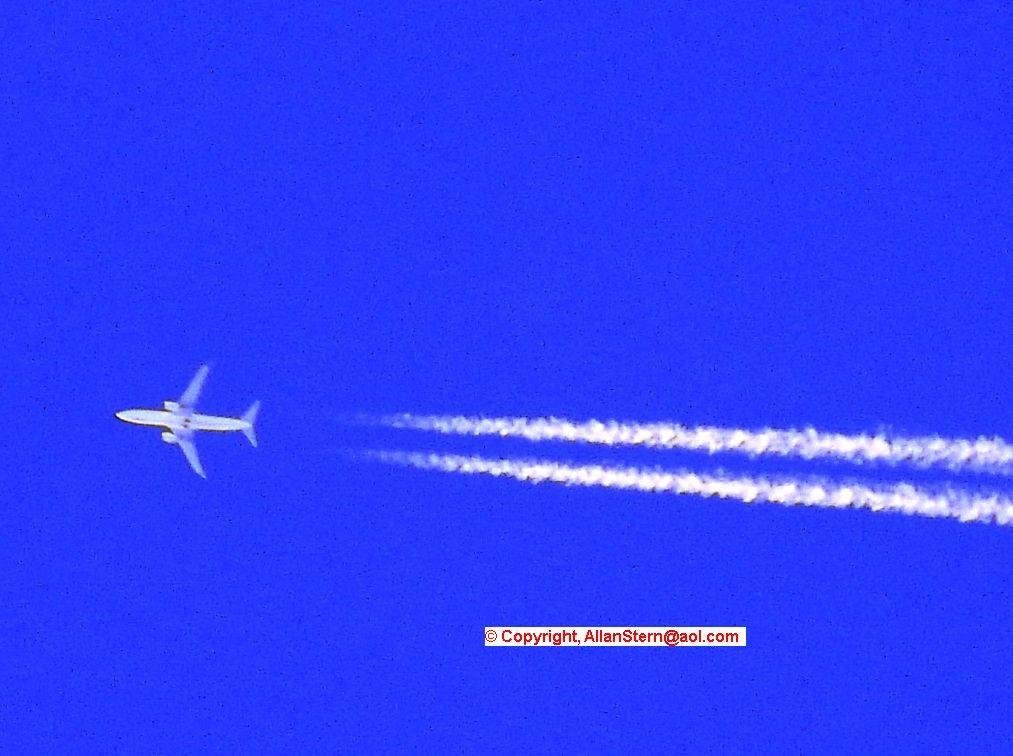 Moments ago I snagged WestJet Airlines B-737's flight WJA-2702 (C-FLSF) at 36,000 ft over my house, en route from Toronto, Canada to Montego Bay, Jamaica.
(Satellite Beach FL, 22 Nov 2017)