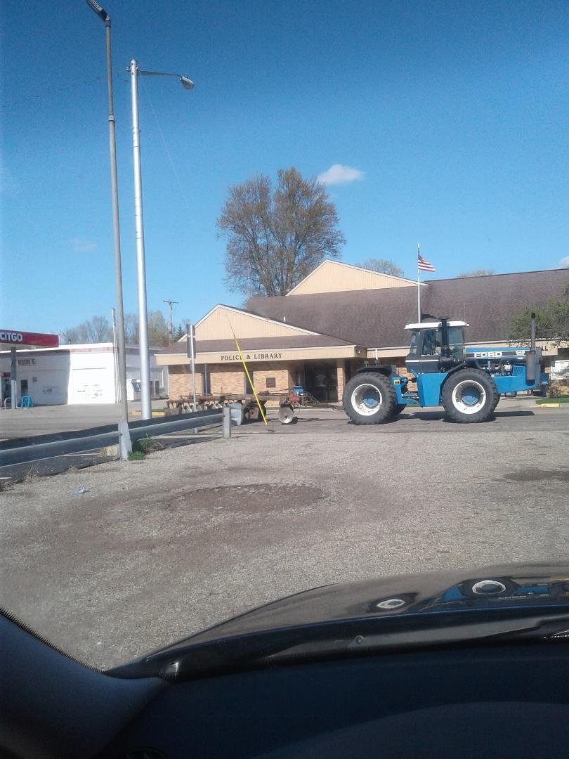 So I'm sitting here at the laundry mat waiting on my clothes to dry and what do I see driving down Main Street? Only in a little itty bitty town!
BTW, this was the 2nd time it passed by within like 20 minutes