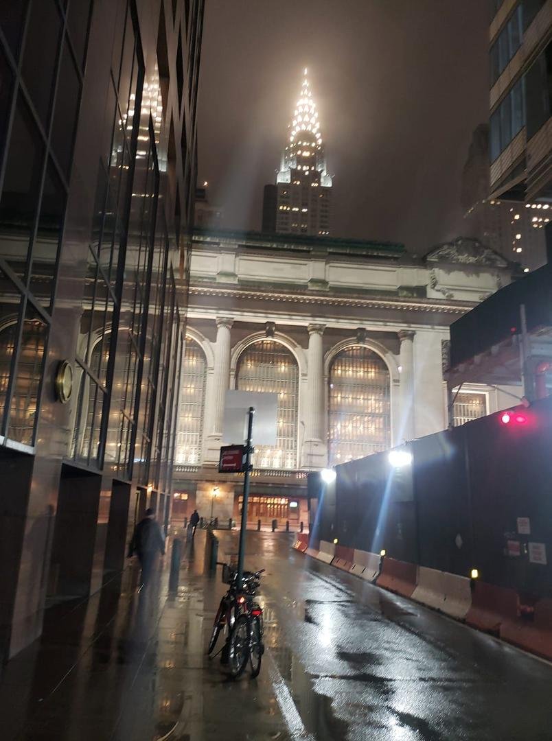 Walking to Grand Central Station at 10:00 PM...great scene!