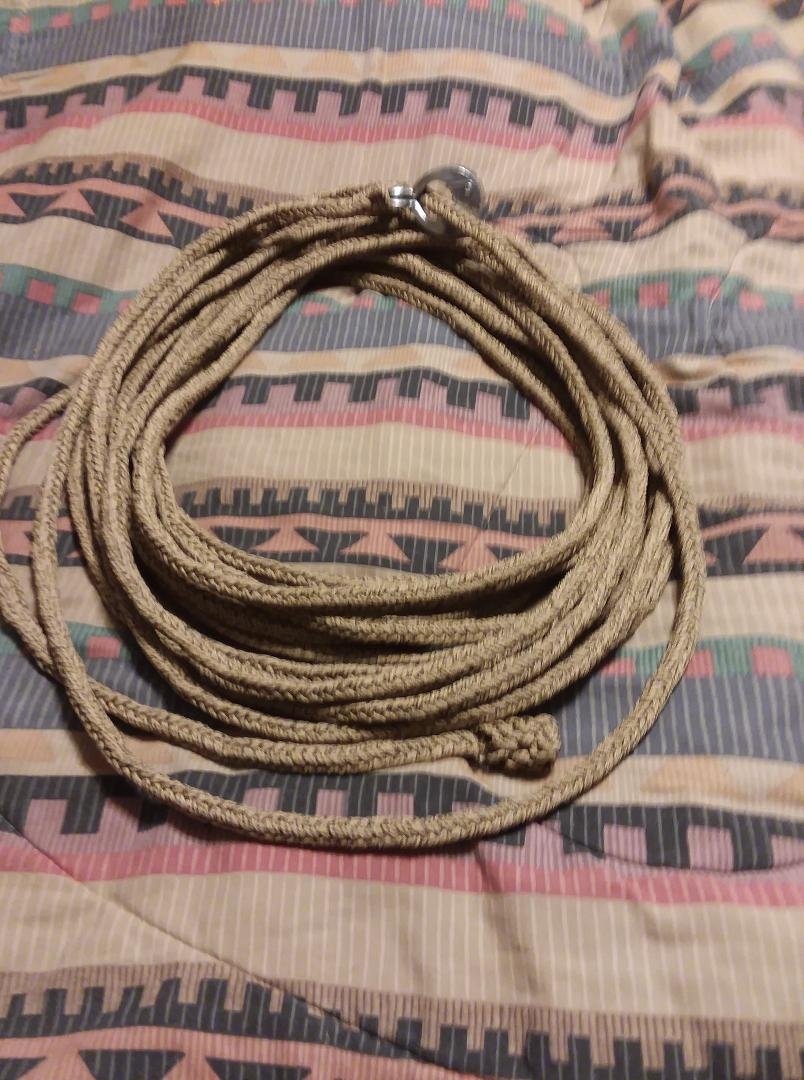 Braided 40 foot throw rope with quick release hondo. Use 900 feet of 550 paracord. One of this winter's projects.