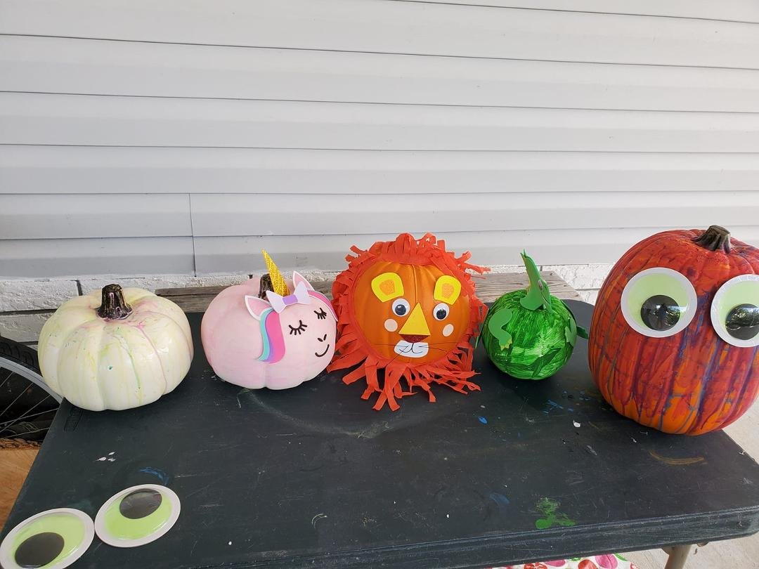 Reason #5234904 why I love being a MiMi....our annual pumpkin decorating with my grandkids 🥰 green one is a dragon...if you couldn't tell, bad positioning on my part.