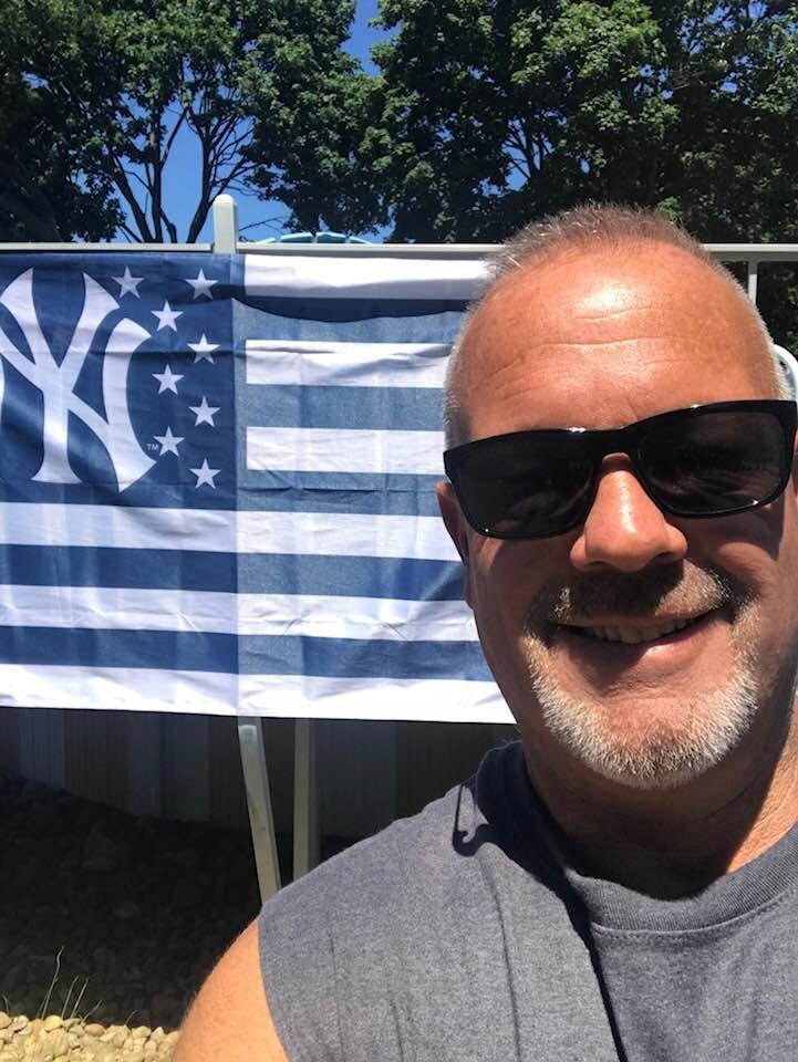 Showing some Yankee pride in the backyard!!👊😎🤘⚾️...