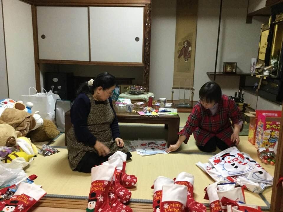 The Kawabe elf’s busy at work...preparing to make my students happy😁