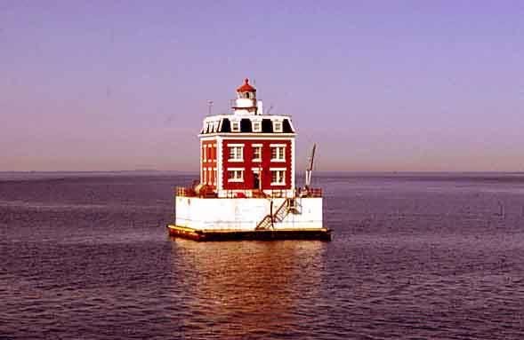 My favorite lighthouse: NEW LONDON LEDGE LIGHTHOUSE
