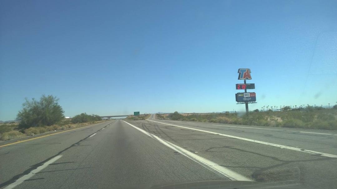 Sooo bored.. On my way to Tucson, Arizona. Have been completely let down by my mate😐, $2.19 per gallon.. Nice gotta make best of this ride..optimism 😄