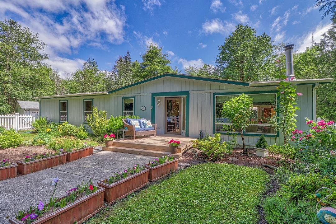 Someone I know is selling this home on Steamboat Island outside Olympia, WA. This is a lovely area to live and a lovely home in case you are interested.
https://www.matrix.nwmls.com/DE.asp?k=3731406XML25&p=DE-116503371-42