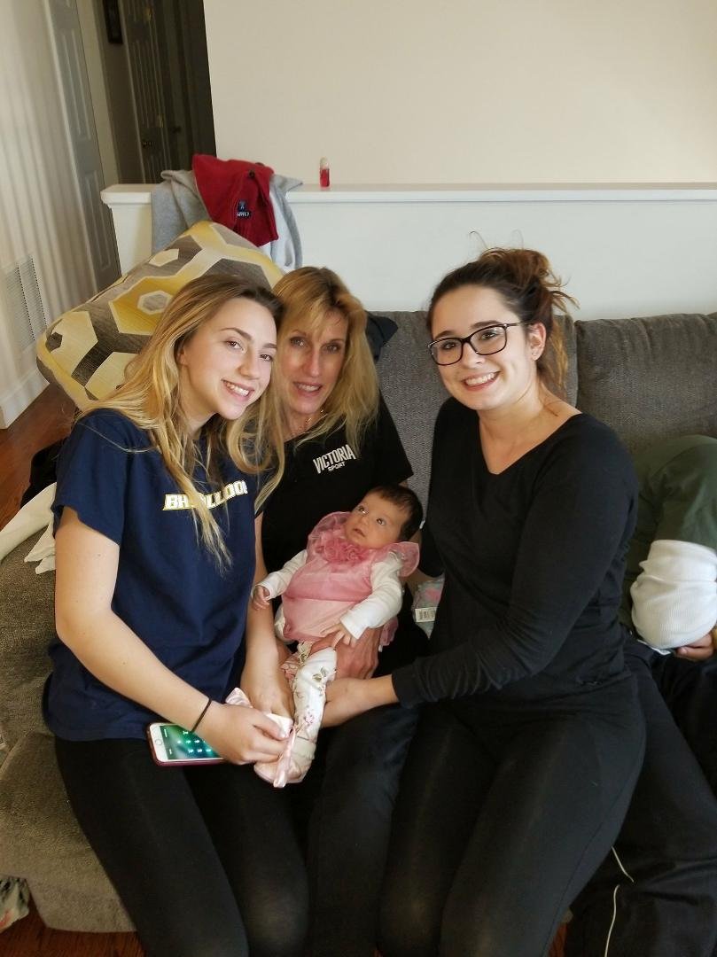 Grandma with her three granddaughters❤️