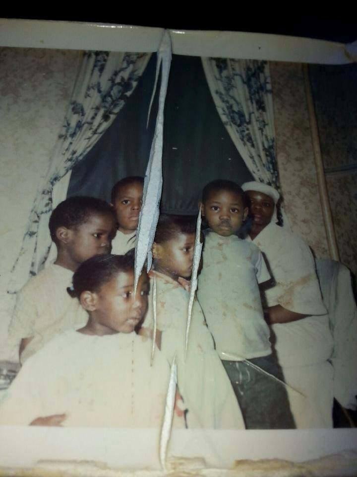 I know this is old, but I would have my nieces and nephews know that Chauncey was not in this picture, because he was being carried (Moms was pregnant with him!)