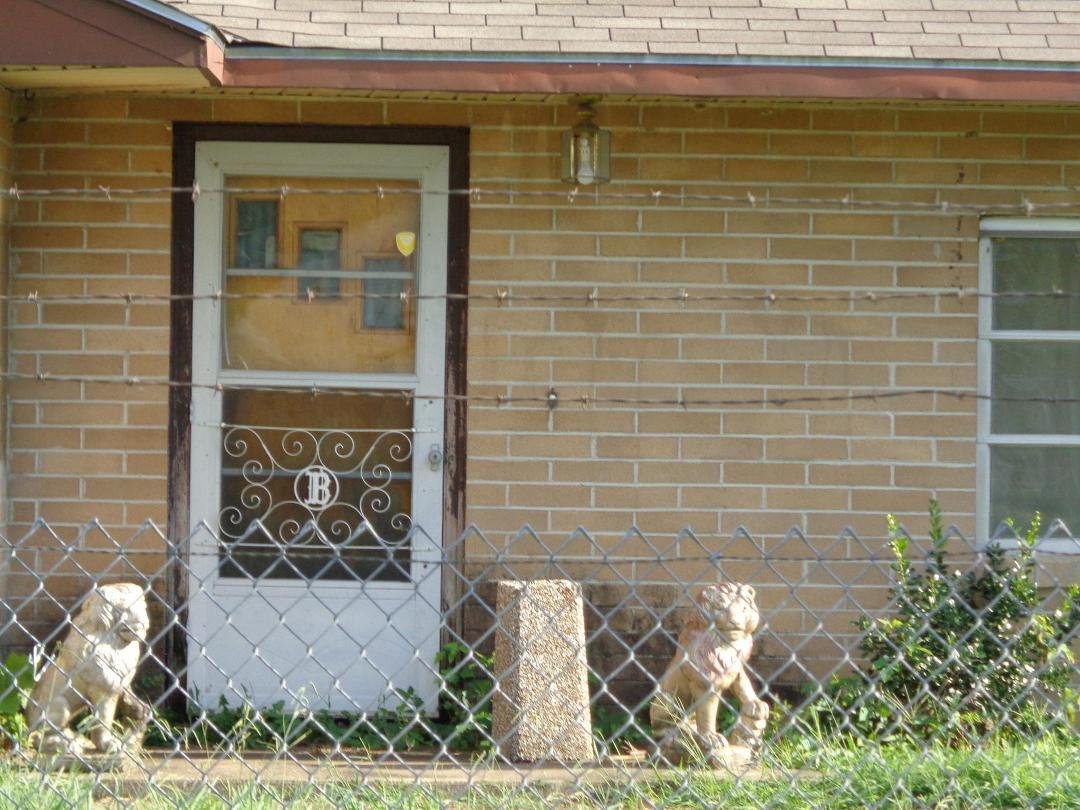 Les Biffle's house, class of 68. Just got a picture of the front door. I was at his house once in 1960, the screen door with the B was there then and is there now, this is one hell of a screen door.