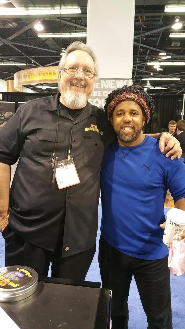 I had the pleasure of visiting with an old friend on Sunday when the crowds we not interrupting. Victor is a good old friend (He is endorsed with a great company Dadarrio).
Not only a great friend but about as good as it ge