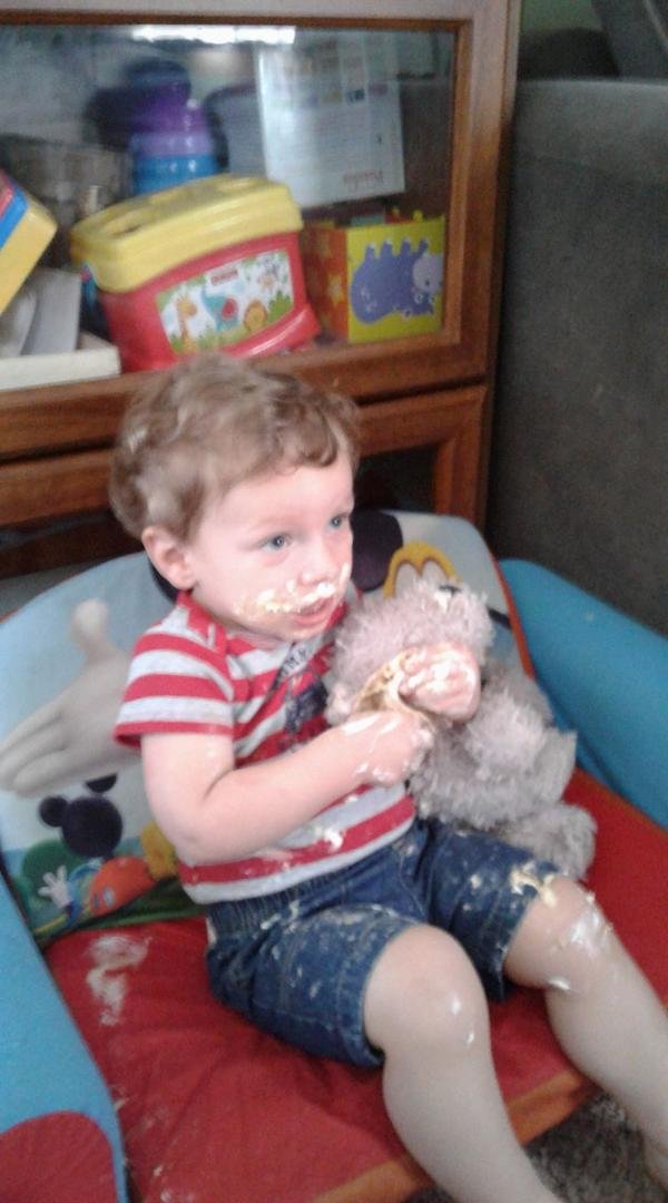 Eating fluffer ! Can't you tell?!!