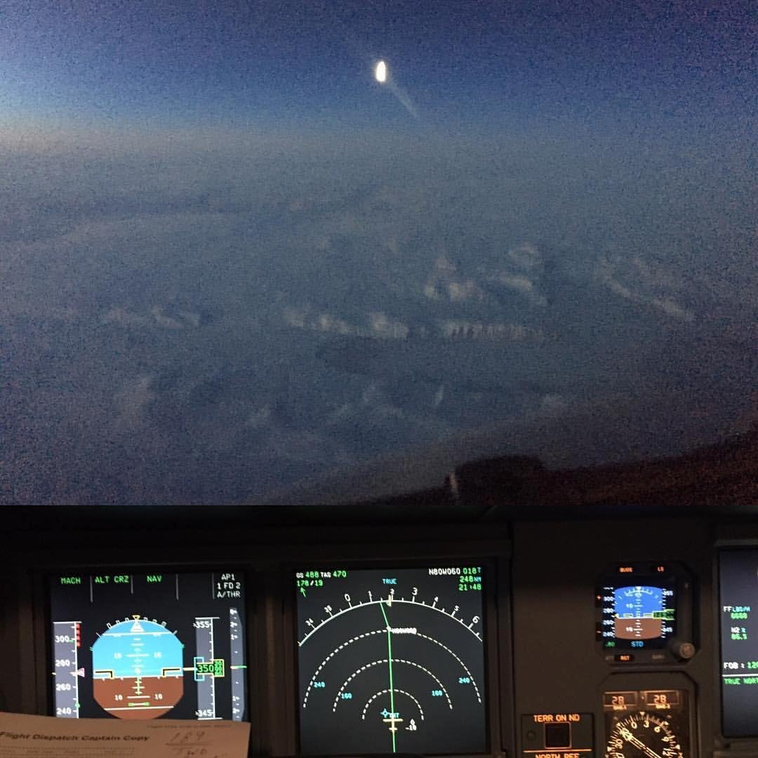 Heading straight north towards the moon over Thule Greenland, after the pole will be heading straight south toward the moon 🤔😳