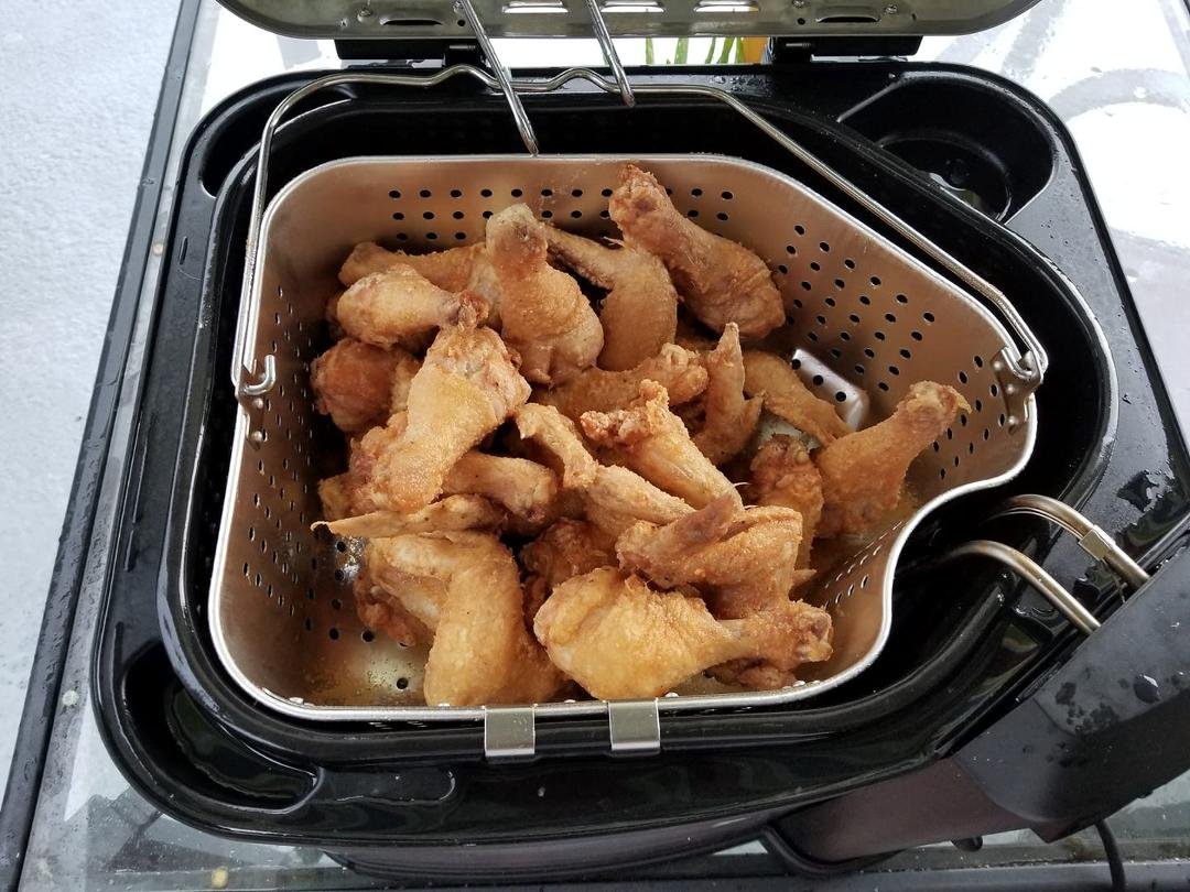Deep fried chicken wings and drums, yum....