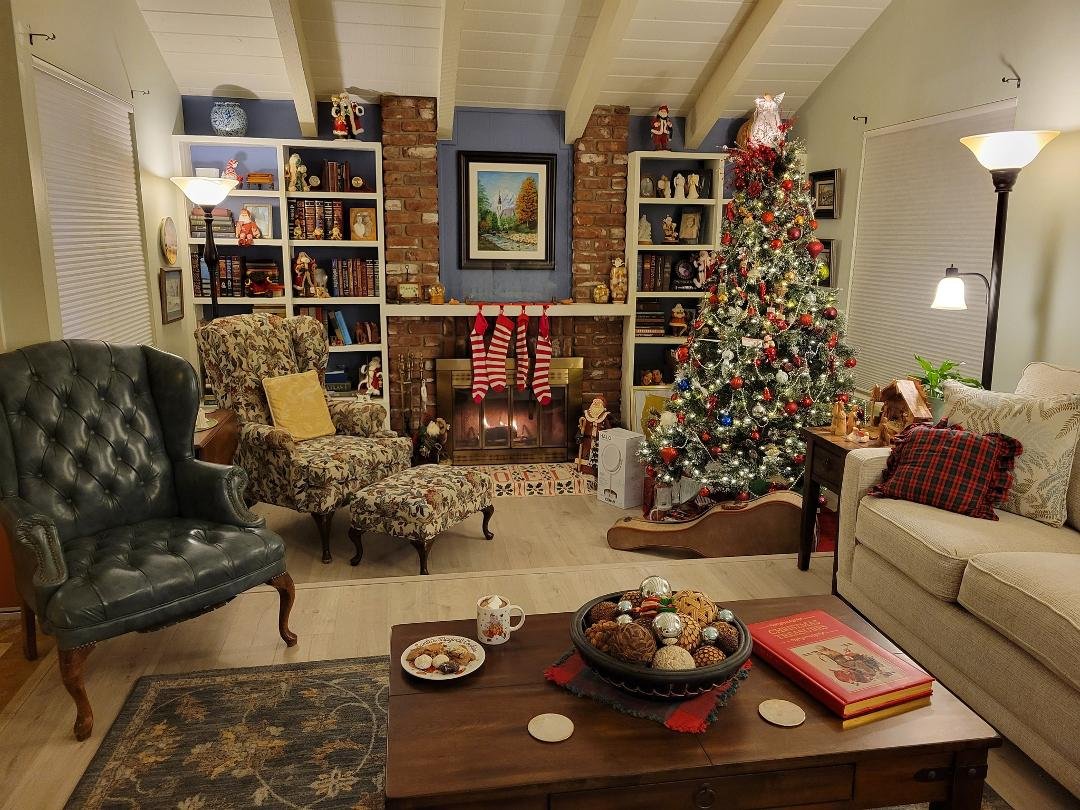 When Christmas is Special
When I was six years old I spent some time with my Anty June and Uncle Moe. They had a small house in Alhambra, Ca. Their house at Christmas time was magical, the Christmas tree all in lights, the