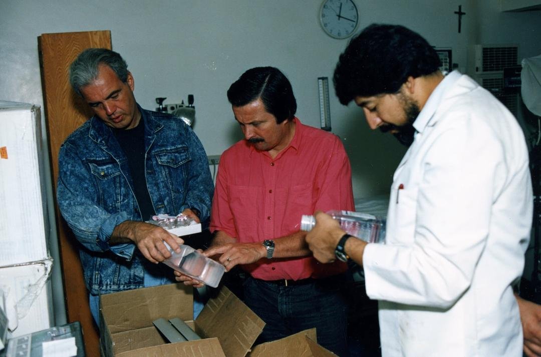 ¡Tres amigos en el Hospital Santa María en San Quintín B.C. Norte, México!