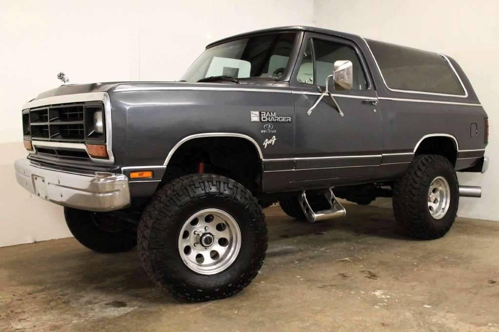 Thinking I'm gonna buy this. 360,big cam Holley 4 barrel carb, Edelbrick intake, MSD ignition, long tube headers and sitting on 35's Cash payment has advantages but with half down, payments would be small and improves credi