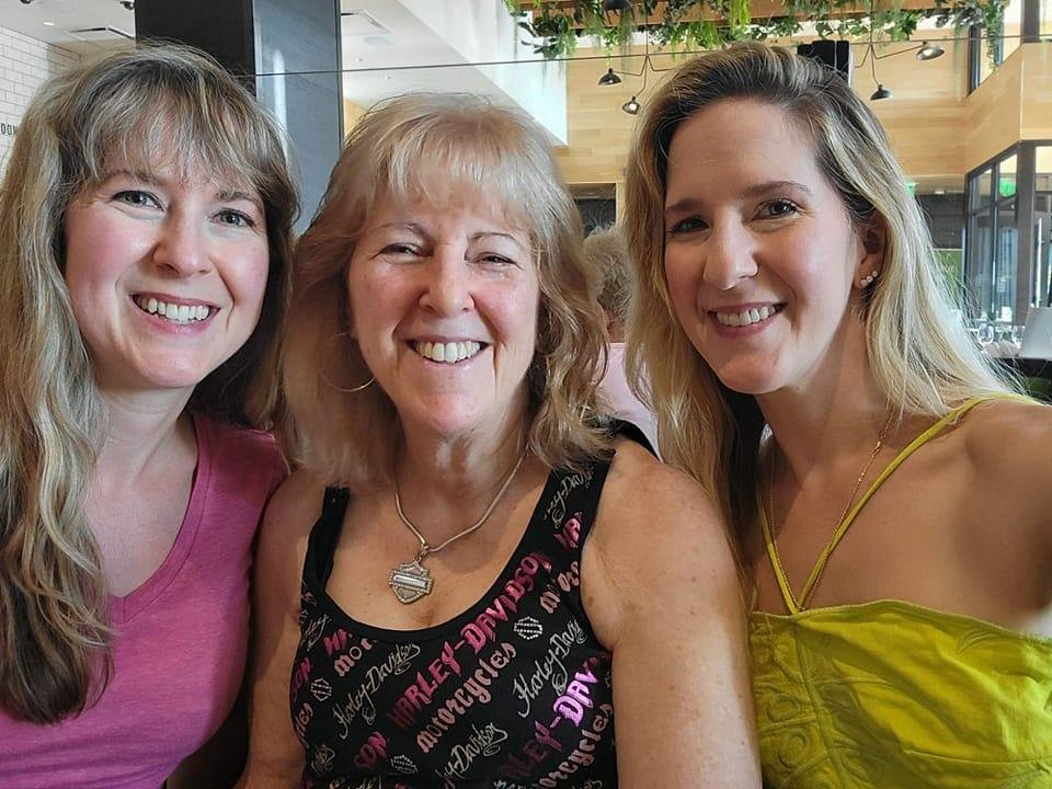 A wonderful night out with daughters Lauren Gedeon and Debbie Lopez! ❤️ We had such a delicious dinner at True Food Kitchen in Hackensack, and the most delightful server! 😃