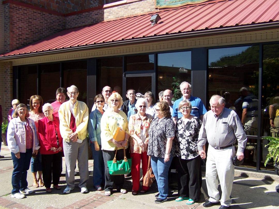 DINGUS MEMORIAL DAY BREAKFAST AT BILLY RAY'S RESTAURANT PRESTONSBURG, KY
This is a gathering of the descendants of the 4 Dingus siblings of William and Mary (Green) Dingus that migrated to Eastern Ky.
JAMES HENDERSON DIN