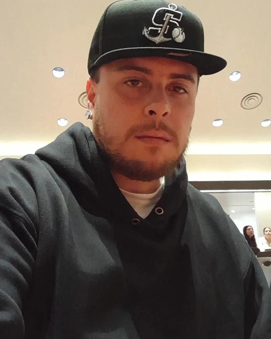 A selfie I took at school sometime a week ago 🤳 💯