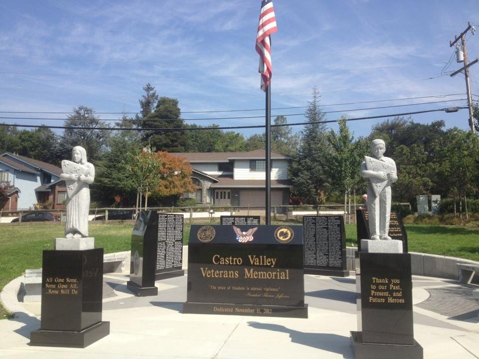 On the way home, stopped in Castro Valley where I grew up & checked out the Veteran
Memorial at the Lake Chabot
Community Center..... Very impressive memorial.