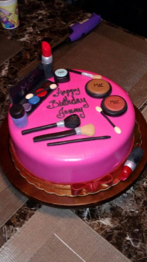 Jenny's birthday cake... good husband.