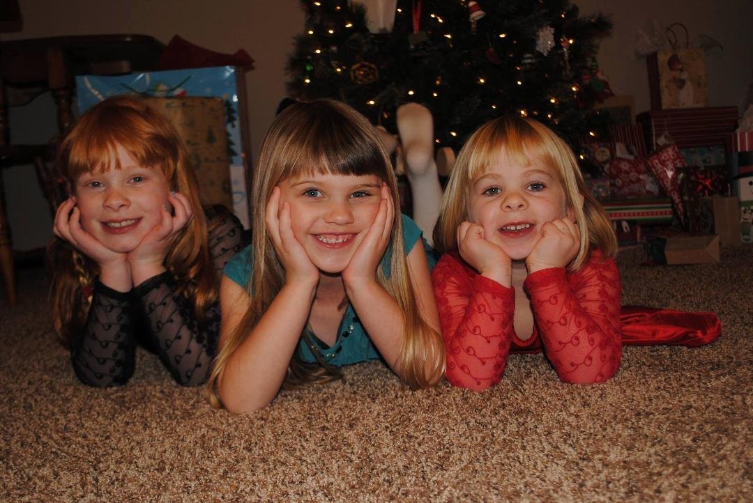 Had a wonderful Christmas Eve with the family. Candlelight Service at Church followed by a "Chili Cookoff" and then present time. Addison (9) Elsa (5) and Alivia(5) anxiously await that special moment! Love to all on this