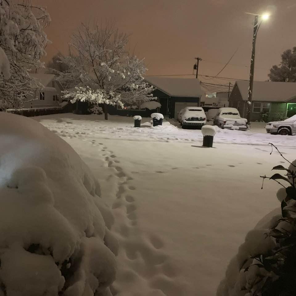 4:30am a lot more snow Eugene,Or