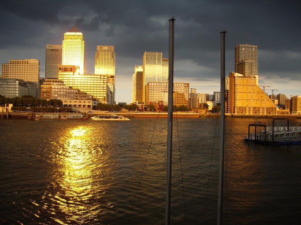 Looking at Canary Wharf-London Hilton Docklands
