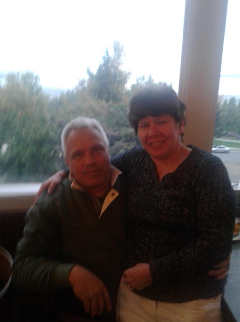 Derek and I at Simon and Seaforts restaurant for our 2nd Anniversay dinner our Anniversary is tommrow on September 17th...
We had a wonderful dinner Derek had seared rockfish and I had grilled silver salmon and calimari for