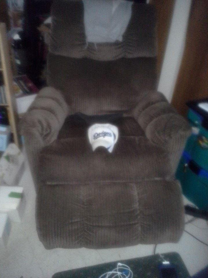 Patricia Jelley and Gregory Lawrence here is my $20 chair I am oficially a KING NOW !!!!