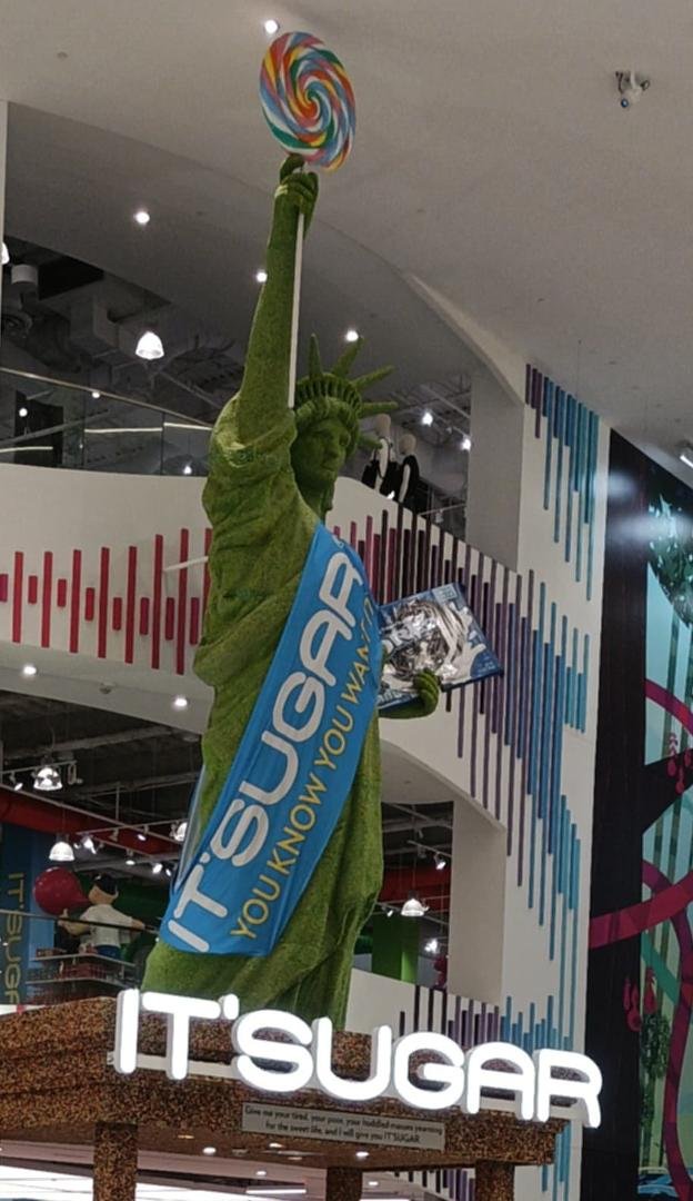 Statue of Liberty 🗽 made of sugar American Dream Mall