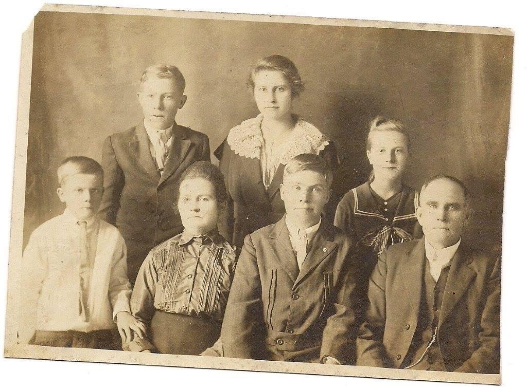 Grandpa Barrett,born 1860. The Barrett family,circa1915.Grandpa Barrett was a cotton farmer and raised his family in Chilton County, Alabama.His father fought for the Confederacy and was killed in action and never returned