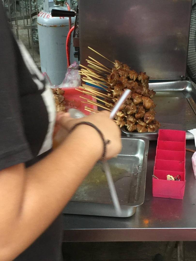 From the previous picture, we had thought that perhaps the women in her choice of words had meant chicken back or something else, however on further inspection we learned that "chicken butt” was actually a very precise tran