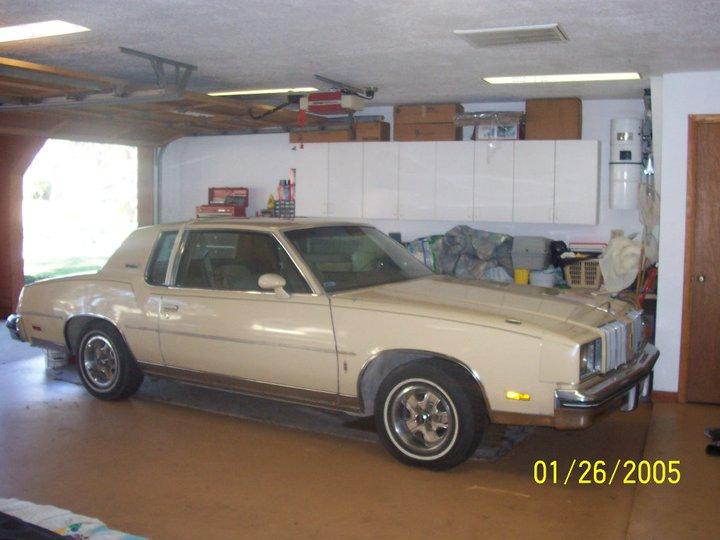 1979 Olds Cutlass Supreme Diesel. Original, unrestored. Located at FL address.