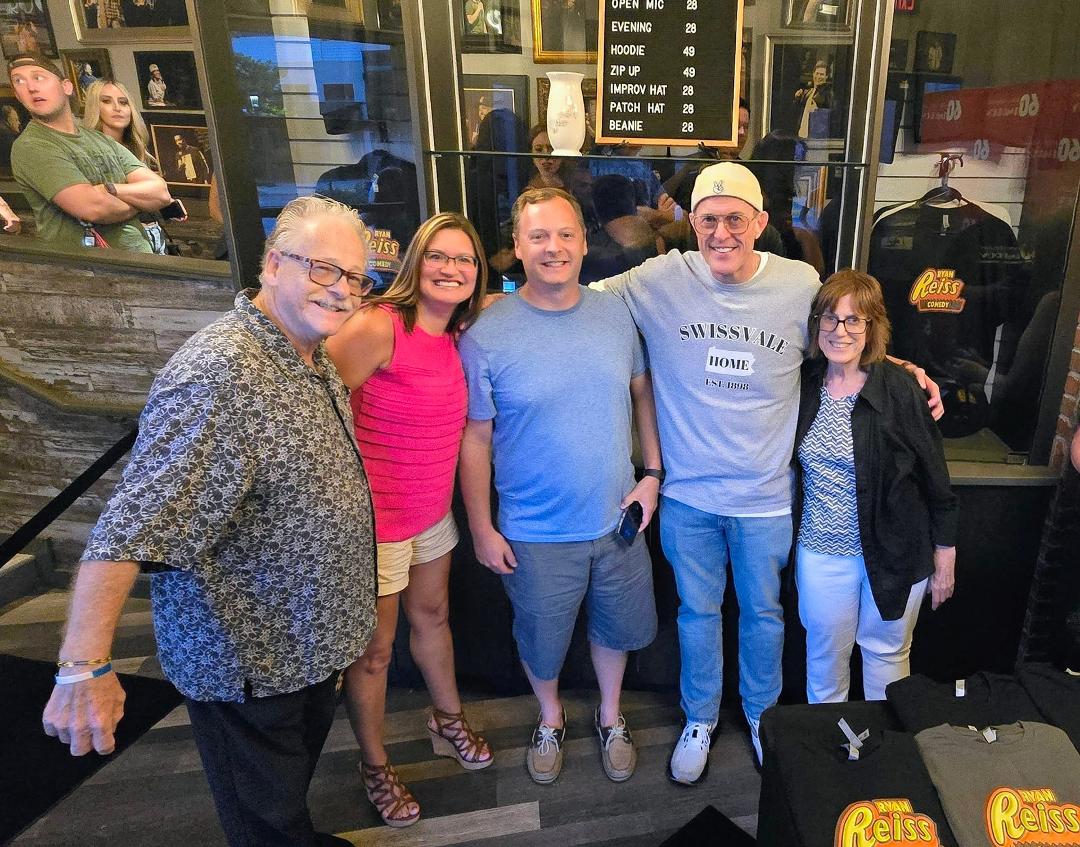Had an unexpected treat this evening. Found out this morning that Billy Gardell, Art's cousin, was at the Improv Comedy Club at the Waterfront in Homestead tonight. Art contacted him and he saved 4 tickets for Art, Grant,