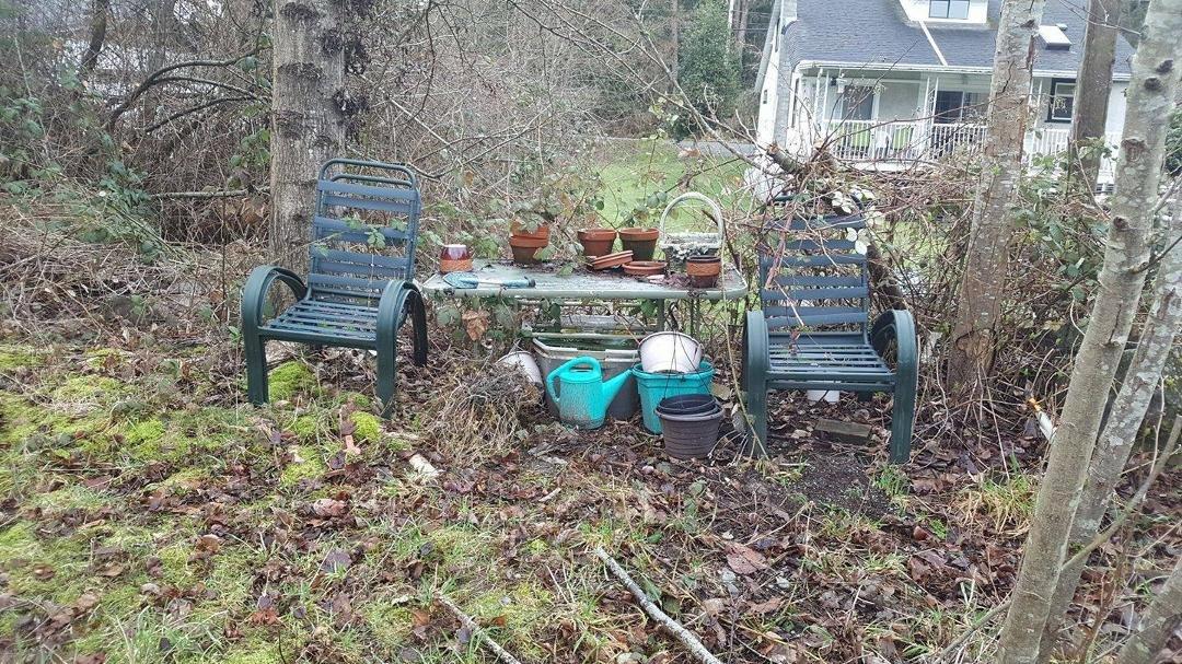 This is an older version of a 4 chair table patio set and it is only 10.00
Pick it up and make me feel better