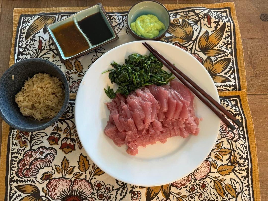 Thanks to my fishing buddy Rich Kubota for this delicious blue fin tuna. Turned it into a healthy meal of jasmine brown rice, oshitashi and blue fin sashimi.