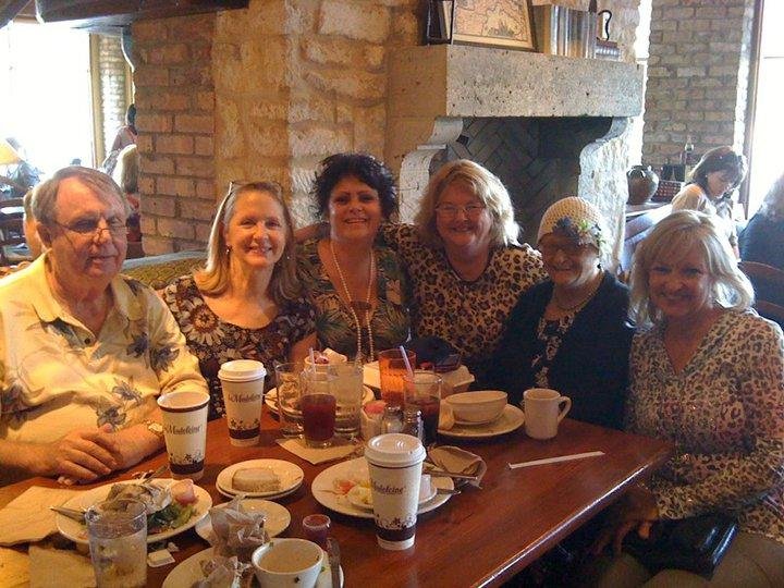 Lunch with my wonderful friends...love you all!!