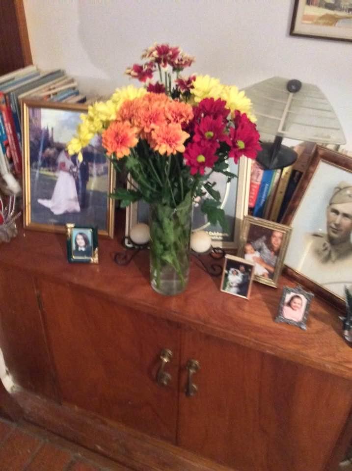 Thank you,Marian Peck,John,Glenda & Elise for the beautiful bouquet.You are such a kind and thoughtful family. ❤️ ❤️