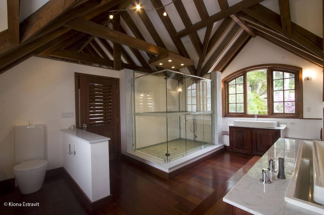 A picture of the master bath at Leamington, Bermuda.